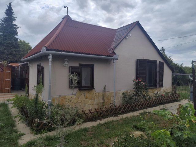 Eladó nyaraló, Keszthelyen 44.9 M Ft, 2 szobás