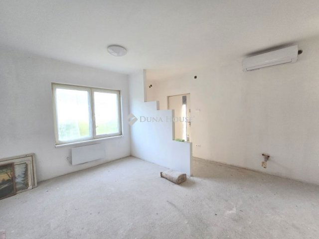 Eladó családi ház, Érden 100 M Ft, 2 szobás