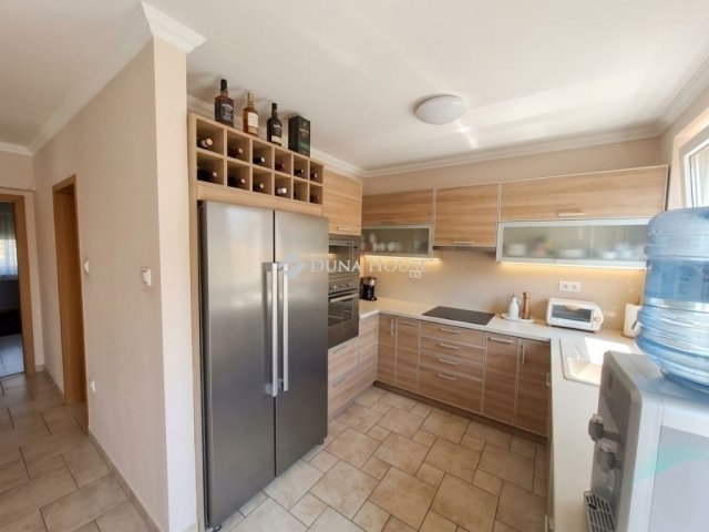 Eladó családi ház, Szegeden 155 M Ft, 4 szobás