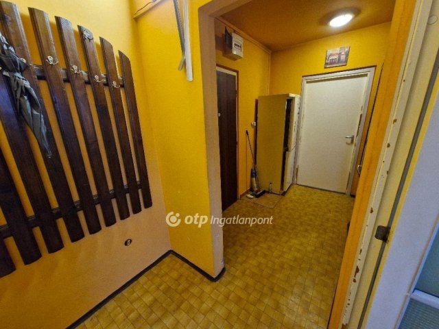 Eladó panellakás, Szekszárdon 34.9 M Ft, 2 szobás