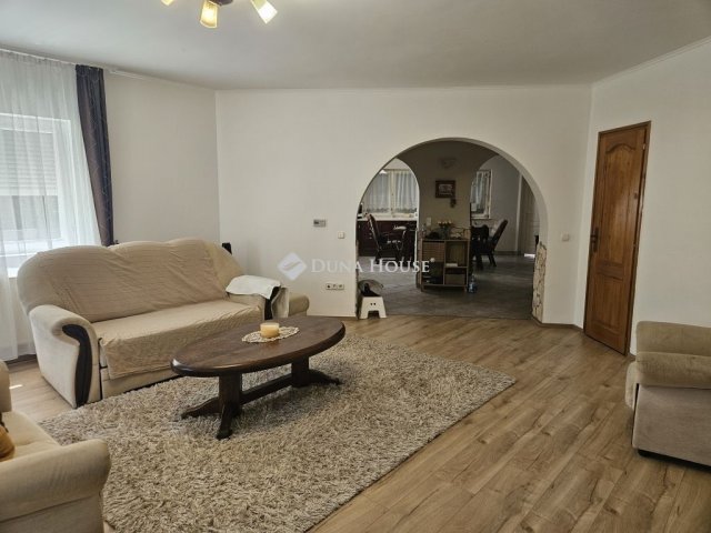 Eladó családi ház, Szentendrén 155 M Ft, 4 szobás