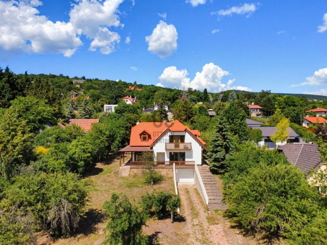 Eladó családi ház, Szentendrén 164.9 M Ft, 6 szobás