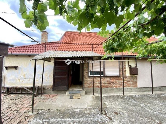 Eladó családi ház, Szegeden 44.99 M Ft, 4 szobás