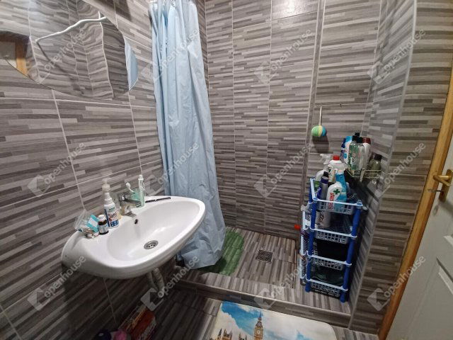 Eladó téglalakás, Debrecenben 35 M Ft, 1 szobás