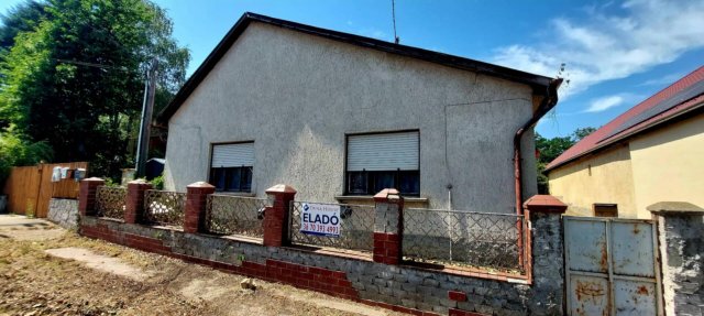 Eladó családi ház, Pécelen 65 M Ft, 4 szobás