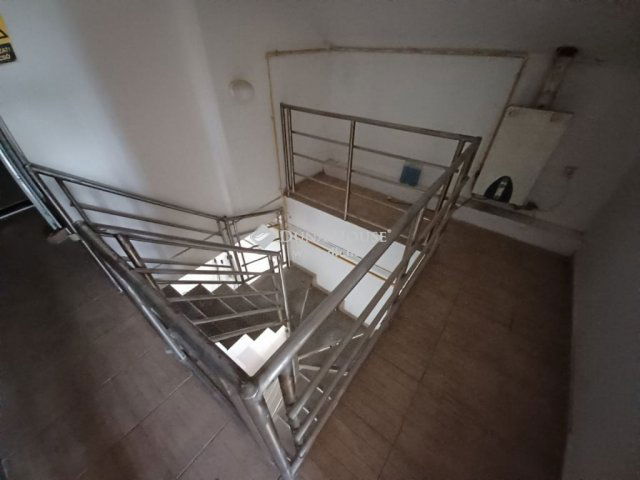 Eladó családi ház, Mendén 179.9 M Ft, 11 szobás