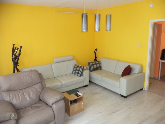 Eladó panellakás, Várpalotán 32.9 M Ft, 1+1 szobás