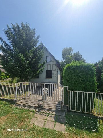 Eladó nyaraló, Balatonkenesén 59.5 M Ft, 6 szobás