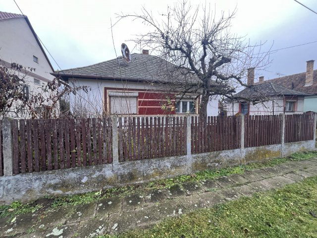 Eladó családi ház, Debrecenben 55 M Ft, 2 szobás