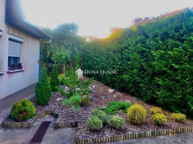 Eladó téglalakás, Pécsett 99 M Ft, 5 szobás