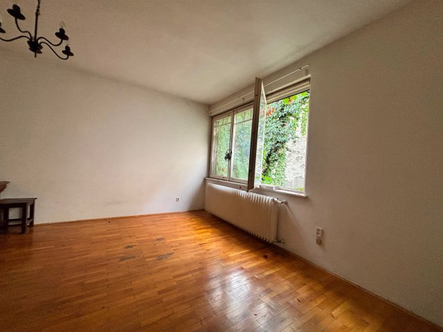Eladó téglalakás, Budapesten, V. kerületben, Szép utcában
