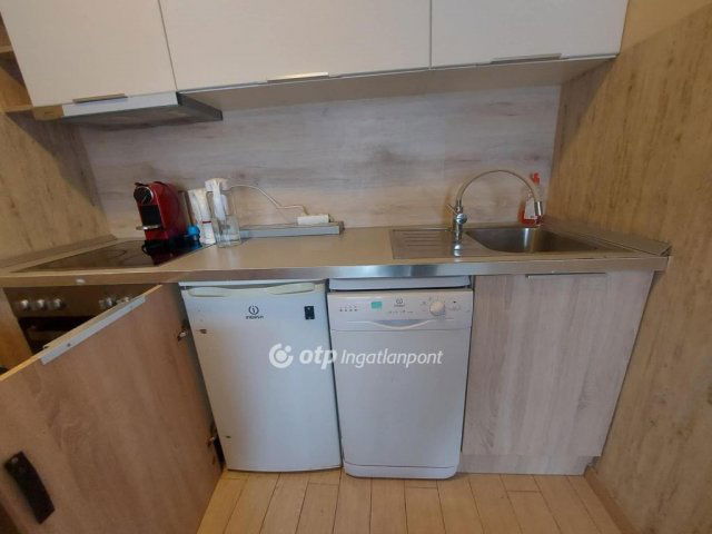 Eladó téglalakás, Pécsett 81.5 M Ft, 3 szobás