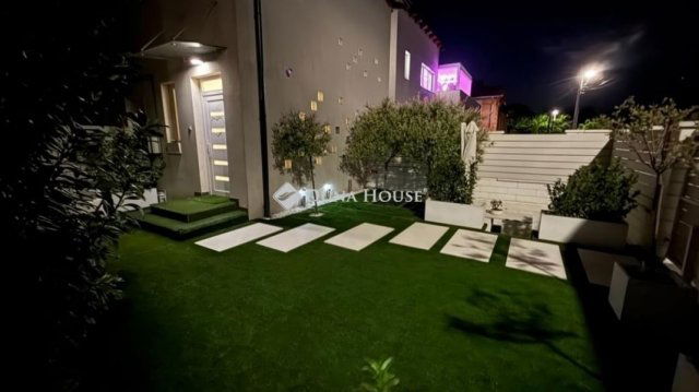 Eladó téglalakás, Dunaharasztin 159.9 M Ft, 4+1 szobás