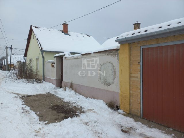 Eladó családi ház, Baján 14 M Ft, 2 szobás