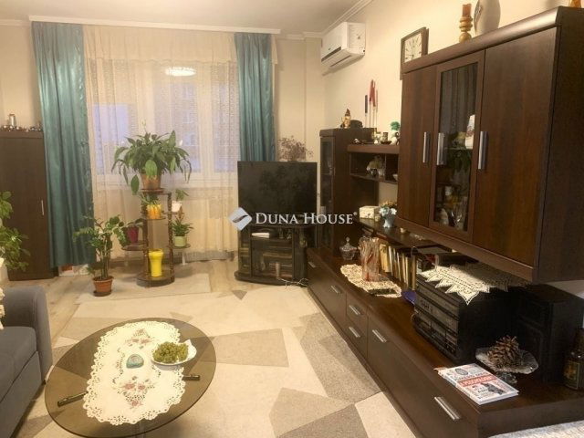 Eladó panellakás, Szegeden 65 M Ft, 4 szobás