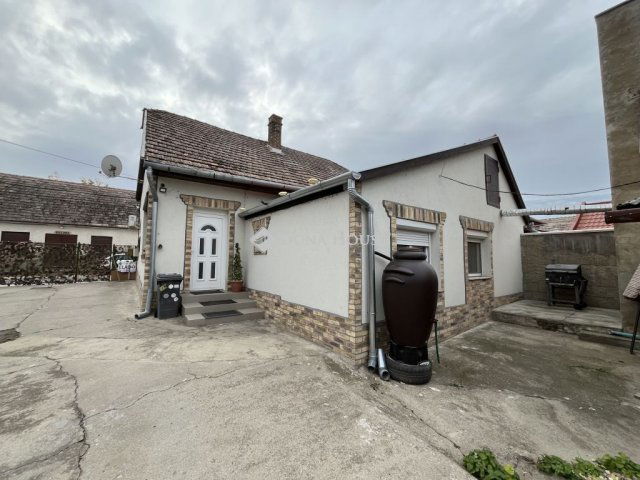 Eladó családi ház, Tengelicén, Arany János utcában 32.9 M Ft