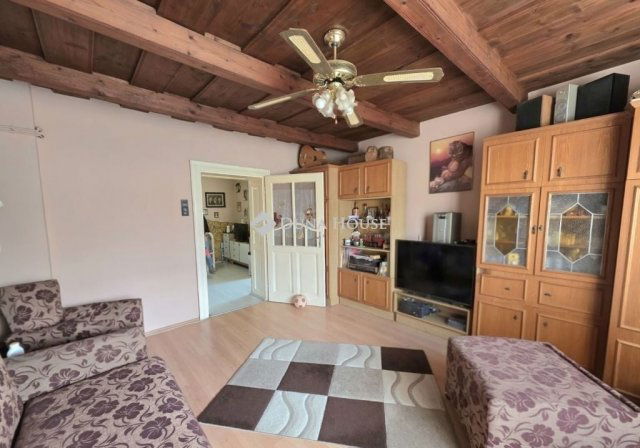 Eladó családi ház, Zsámbokon 45 M Ft, 2 szobás