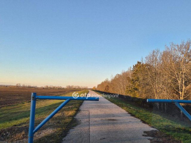 Eladó telek, Ercsiben 4.9 M Ft / költözzbe.hu