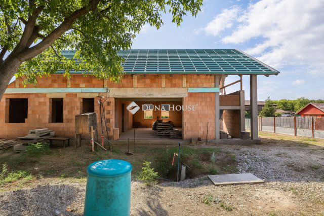 Eladó családi ház, Fóton 99 M Ft, 6 szobás