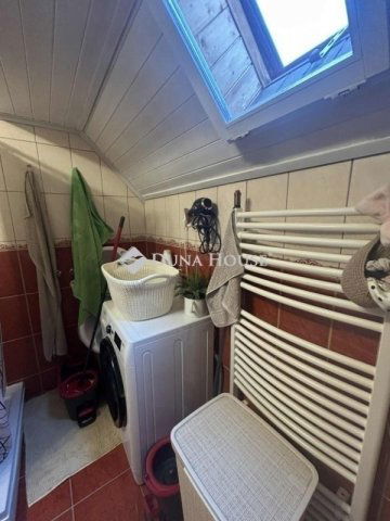 Eladó családi ház, Mendén 76.9 M Ft, 6 szobás