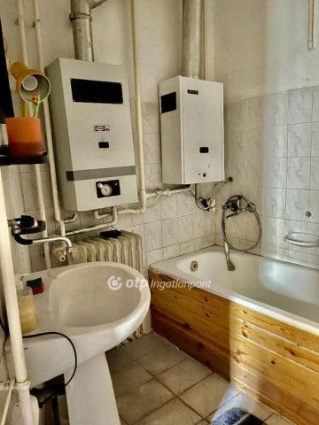 Eladó téglalakás, Pécsett 64.9 M Ft, 2 szobás