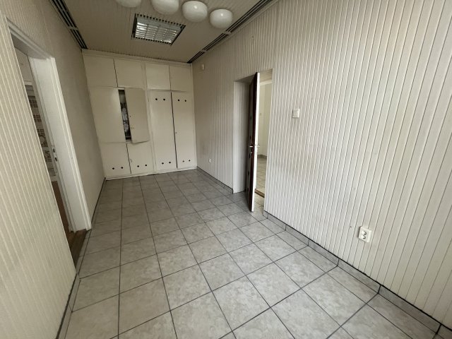 Kiadó üzlethelyiség, Debrecenben 300 E Ft / hó