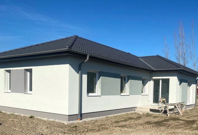 Eladó családi ház, Vámosszabadin 92.9 M Ft, 5 szobás