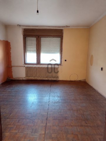 Eladó családi ház, Szárligeten 59.9 M Ft, 5 szobás