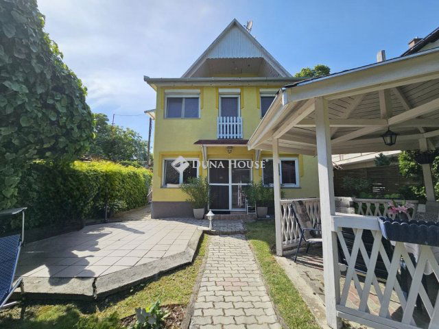 Eladó családi ház, Szigetszentmiklóson 109.9 M Ft, 6 szobás
