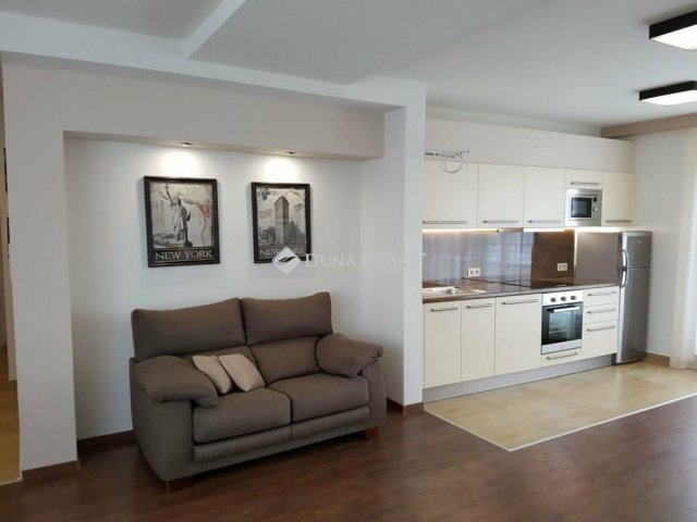 Kiadó téglalakás, albérlet, Debrecenben 395 E Ft / hó, 3 szobás