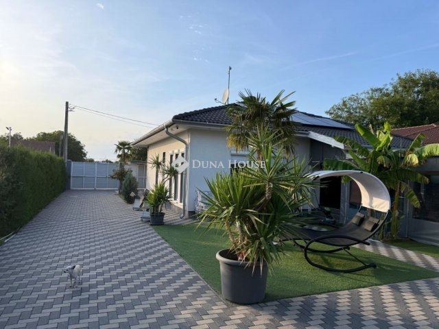 Eladó családi ház, Kecskeméten 98 M Ft, 4 szobás