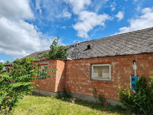 Eladó családi ház, Balatonszabadiban 23.9 M Ft, 2 szobás
