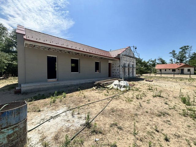 Eladó családi ház, Helvécián 119.9 M Ft, 4+1 szobás