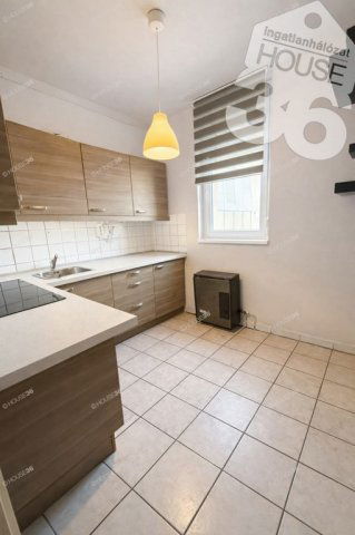 Eladó téglalakás, Szekszárdon 35.95 M Ft, 3 szobás