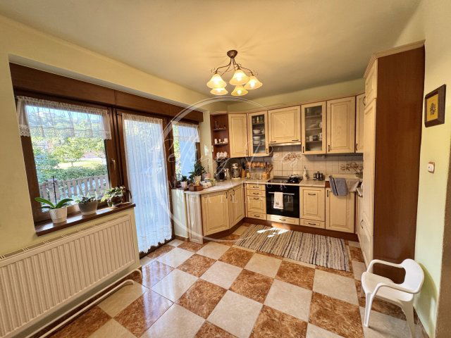 Eladó családi ház, Pécsett, Bálicsi úton 130 M Ft, 4+1 szobás