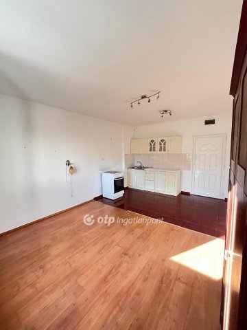 Kiadó téglalakás, albérlet, Ajkán 100 E Ft / hó, 1+1 szobás