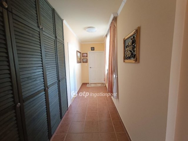 Eladó családi ház, Szigetmonostorban 250 M Ft, 4 szobás