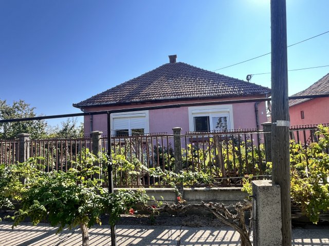 Eladó családi ház, Sarkadon, Magyar utcában 24.9 M Ft, 2 szobás