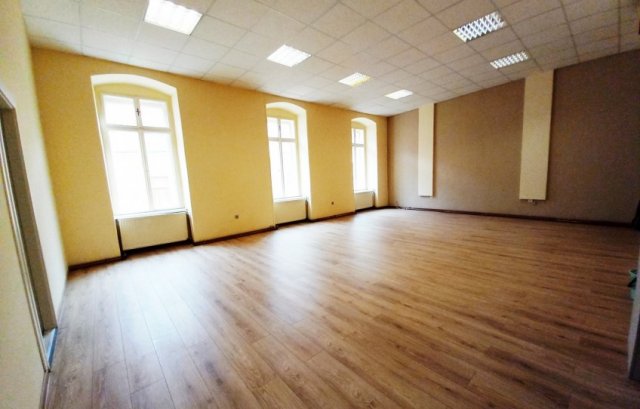 Eladó téglalakás, Pécsett, Király utcában 149 M Ft, 6 szobás