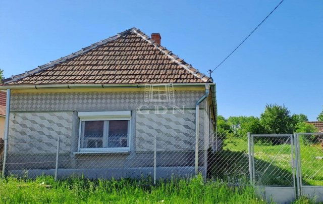 Eladó családi ház, Olaszfán 23 M Ft, 2 szobás
