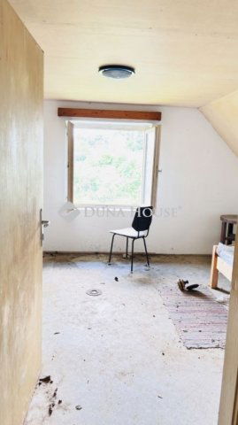 Eladó családi ház, Pécsett 19.9 M Ft, 1 szobás