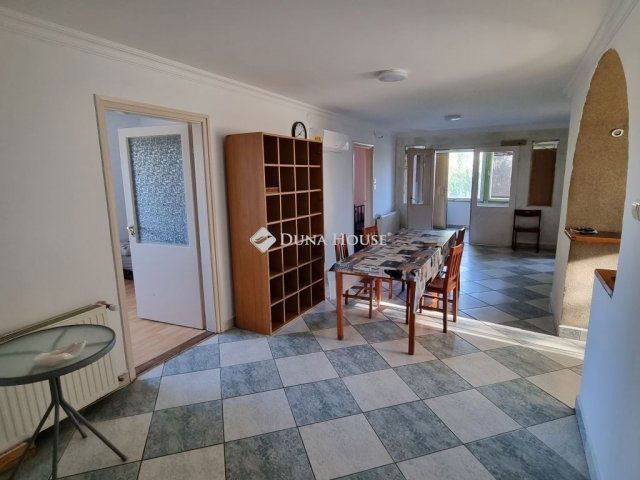 Eladó családi ház, Papkeszin 89.9 M Ft, 9 szobás