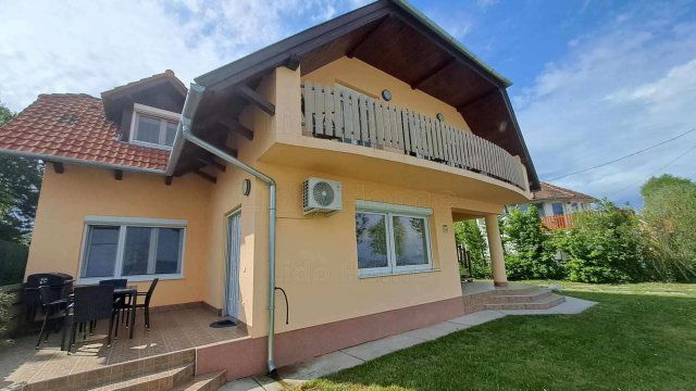 Eladó családi ház, Fonyódon 275.31 M Ft, 6 szobás