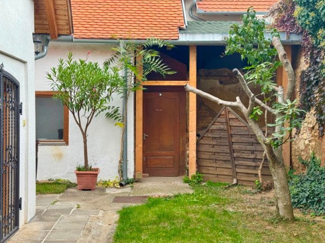 Eladó téglalakás, Pécsett, Ferencesek utcájában 34.9 M Ft