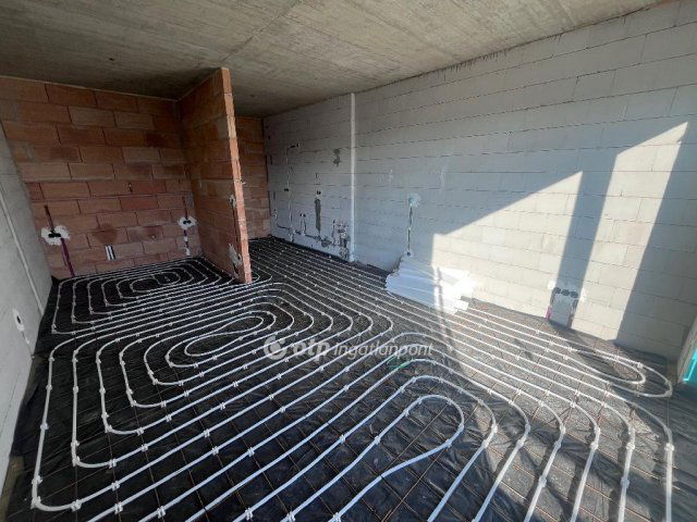 Eladó téglalakás, Szegeden 57.5 M Ft, 1 szobás