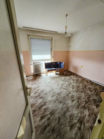 Eladó panellakás, Komlón, Nagyszántó utcában 26.5 M Ft