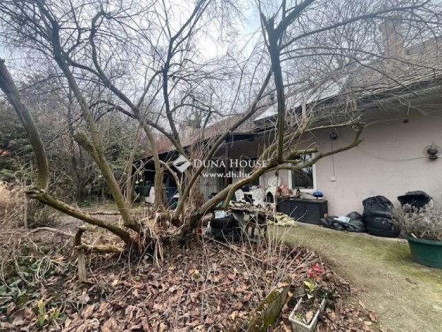 Eladó családi ház, Pécsett 61.5 M Ft, 3 szobás