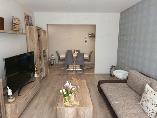Eladó panellakás, Almásfüzitőn 44.5 M Ft, 3 szobás