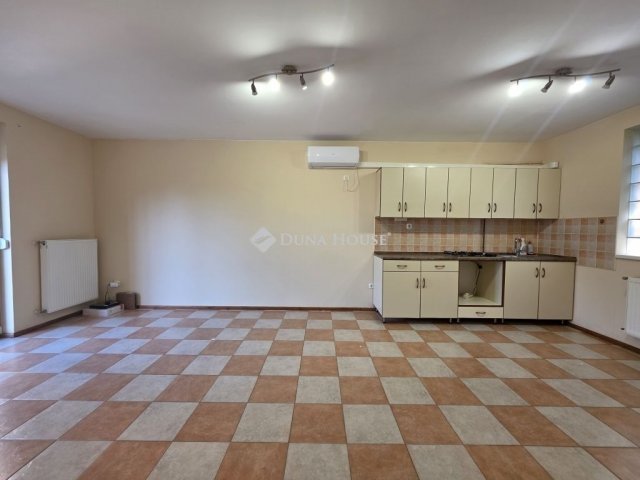 Eladó téglalakás, Gyömrőn 74 M Ft, 3 szobás