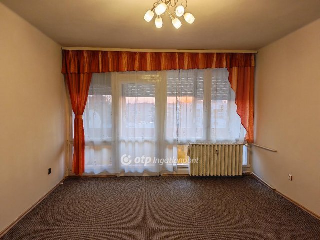 Eladó téglalakás, Dombóváron 25.8 M Ft, 2 szobás